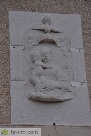 Build-in plastic art