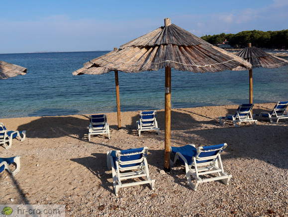 Sunshades and sunbeds