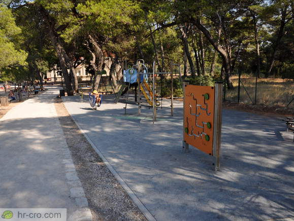 Promenade along the St Nicholas' Beach