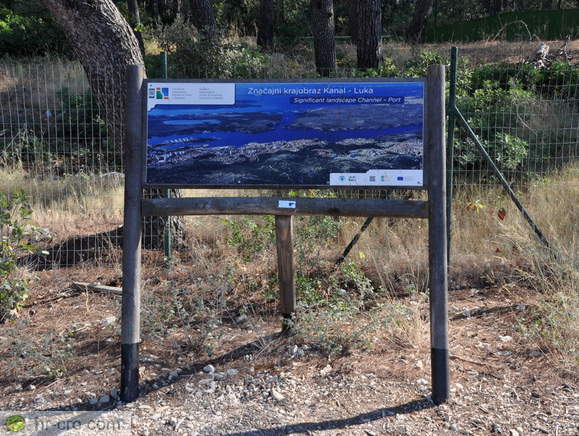 Information board - Channel - Port