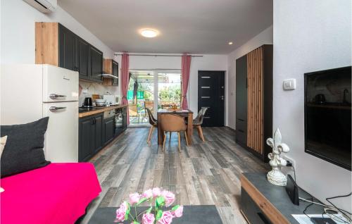 1 Bedroom Nice Home In Peroj