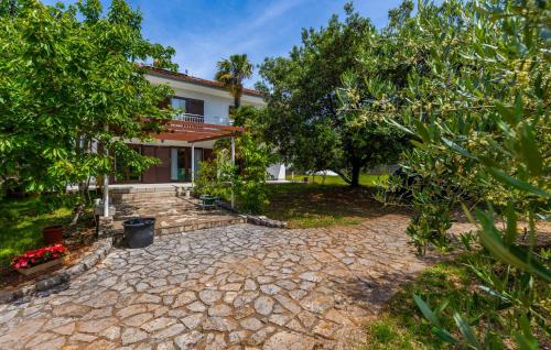 1 Bedroom Nice Apartment In Malinska