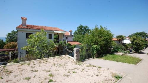 Apartments with a parking space Njivice, Krk - 21763