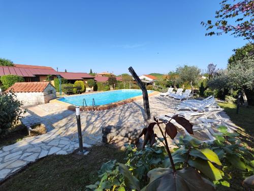 Poolside compact family cottage Blum Poolside compact family cottage Blum