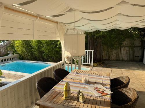 PAVI APARTMENTS Luxury apartment with a private pool