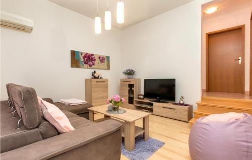 Pet Friendly Home In Peroj With Kitchen