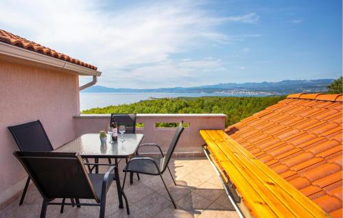 Awesome Apartment In Omisalj With Wifi