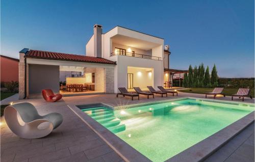 Stunning Home In Valbandon