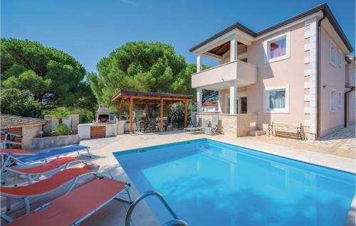 Beautiful Home In Valbandon