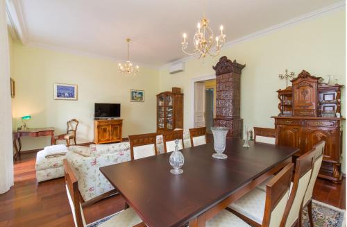 Luxury Seafront Apartment Banje