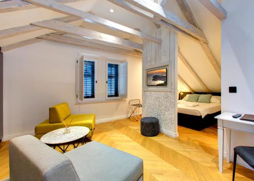 Guest House Forty-Four