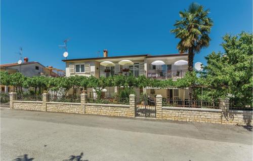 2 Bedroom Nice Apartment In Porec