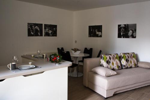 Rakuscha Apartment