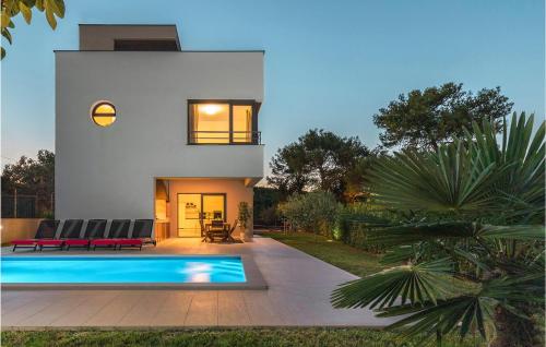 Gorgeous Home In Premantura