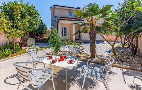 Stunning Apartment In Fazana With House Sea View