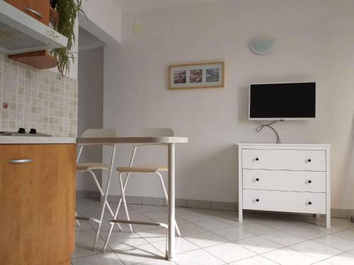 Apartments in Njivice/Insel Krk 34038