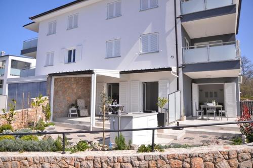 Apartments with parking space Njivice, Krk - 16244 Apartments with parking space Njivice, Krk - 16244