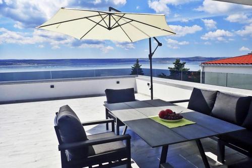 Holiday home SOLE in Maslenica with pool
