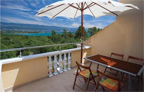 Gorgeous Apartment In Malinska