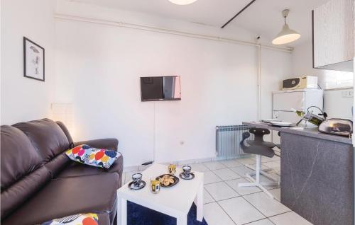 Awesome Apartment In Fazana With Wifi