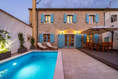 Hidden Gem holiday home with pool