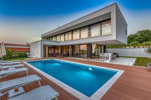 Luxury Villa Eleven near Rovinj for 10 persons only 4 km from the Beach