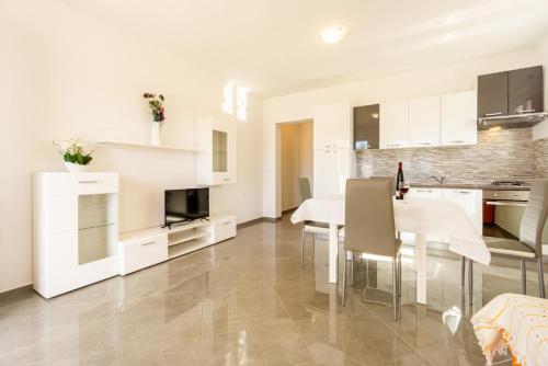 Reful Top modern facility with large terrace or balcony