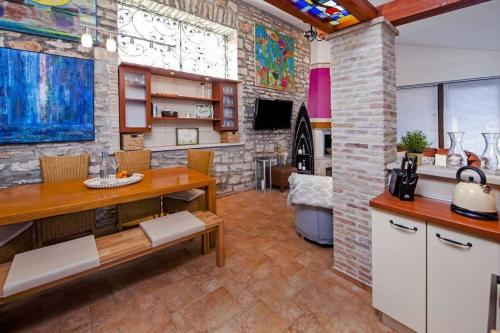Art House Rovinj-Holiday, für mehr Information finden Sie uns im Internet