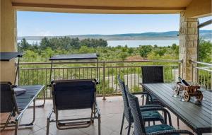 Beautiful Apartment In Starigrad