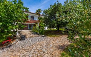 2 Bedroom Lovely Apartment In Malinska