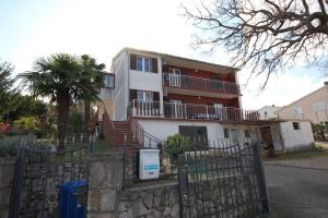 Apartments with parking space Njivice, Krk - 21858