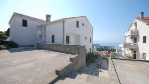 Apartments with a parking space Njivice, Krk - 21857