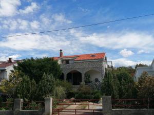 Apartments with parking space Njivice, Krk - 5320