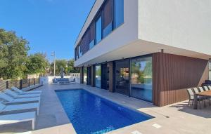 Gorgeous Home In Rovinjsko Selo