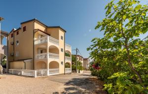 1 Bedroom Beautiful Apartment In Seline