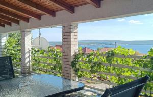 1 Bedroom Cozy Apartment In Maslenica