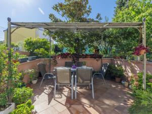 Apartment Ivanka by Interhome