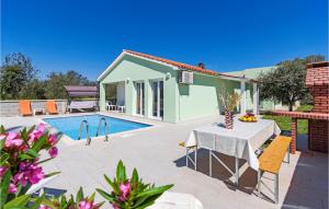 Four-Bedroom Holiday Home In Fazana
