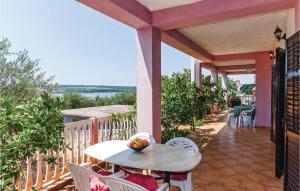 Lovely Apartment In Posedarje With Kitchen
