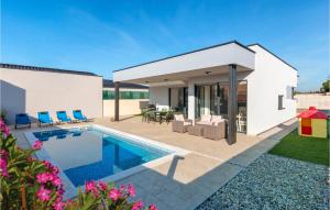 Stunning Home In Peroj With Outdoor Swimming Pool