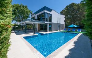 Nice Home In Fazana With Outdoor Swimming Pool