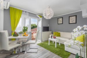 Apartment in Njivice with sea view, balcony, air conditioning, WiFi (4930-2)