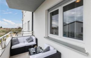 1 Bedroom Amazing Apartment In Peroj