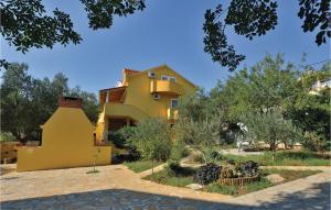 Awesome Apartment In Crna Punta With Kitchen