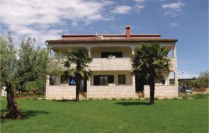 1 Bedroom Awesome Apartment In Porec
