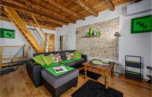 Gorgeous Home In Kanfanar With Wifi
