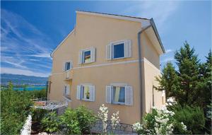 Beautiful Apartment In Malinska