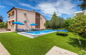 4 Bedroom Cozy Home In Fazana