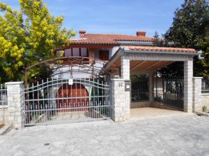 Apartment in Banjole with air conditioning, WiFi, washing machine 3360-2
