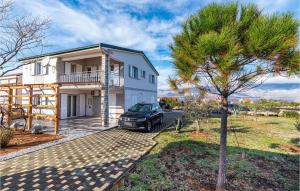 1 Bedroom Nice Apartment In Razanac